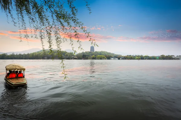 The west lake of hangzhou in sunset — Stock Photo, Image