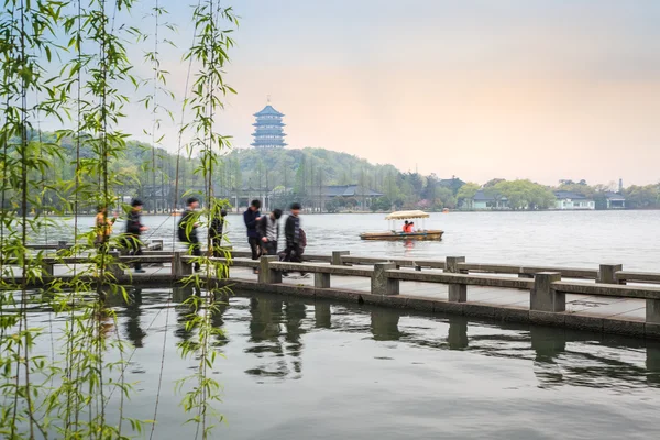 Kaunis hangzhou West järvi maisemia keväällä — kuvapankkivalokuva