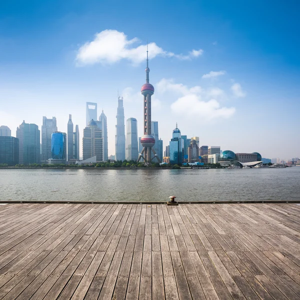 Línea del horizonte de Shanghái durante el día — Foto de Stock