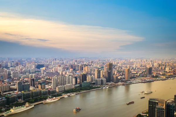 Vista aérea del horizonte de la ciudad moderna — Foto de Stock