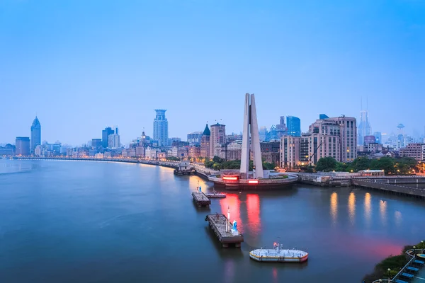 Shanghai bund i gryningen — Stockfoto