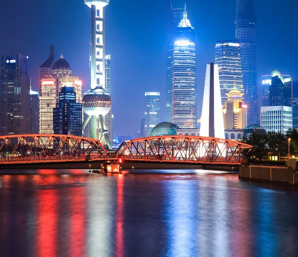 Bellissimo ponte giardino shanghai di notte — Foto Stock