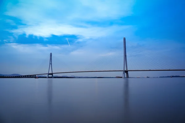 日暮れの南京斜張橋 — ストック写真