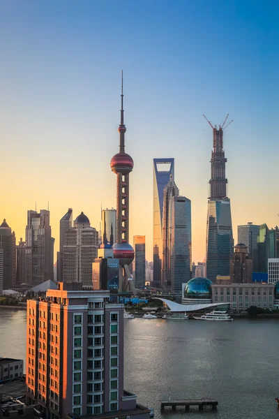 Shanghai skyline en el amanecer —  Fotos de Stock