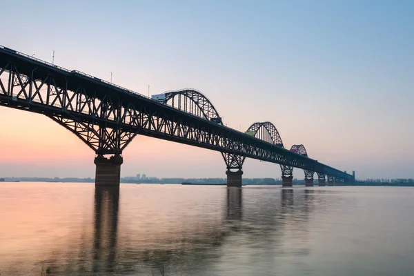 Мост Цзюцзян на закате — стоковое фото
