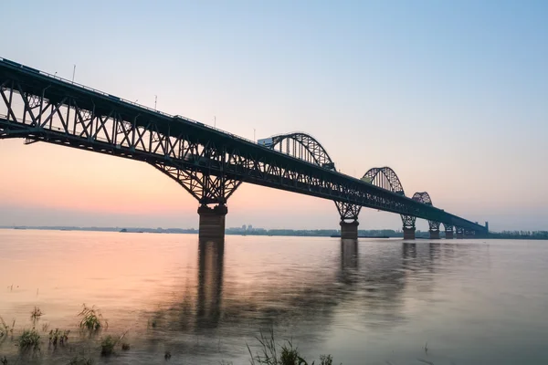 Il ponte sul fiume Jiujiang Yangtze — Foto Stock