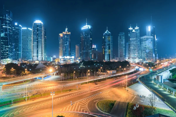 Shanghais Finanzzentrum in der Nacht — Stockfoto