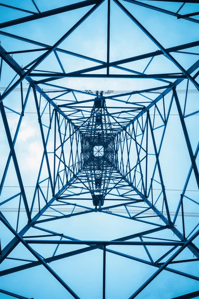 La estructura de la torre de transmisión de potencia — Foto de Stock