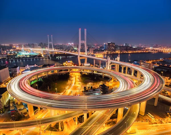 Pont shanghai nanpu la nuit — Photo