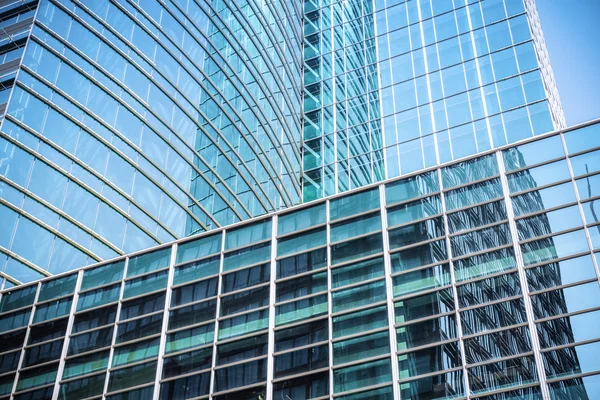 Modern glass skyscraper closeup — Stock Photo, Image