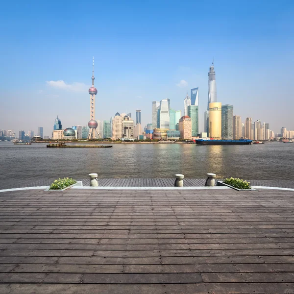 Hermoso paisaje shanghai con piso de madera —  Fotos de Stock