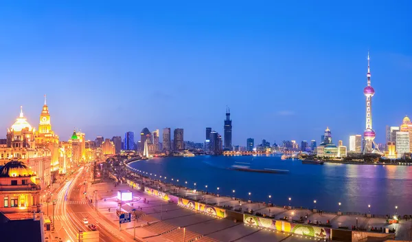 美景尽收眼底的上海在夜幕降临 — 图库照片