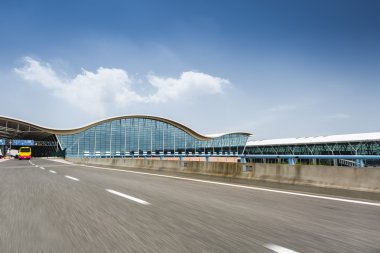 Havalimanı terminal ve Otoban