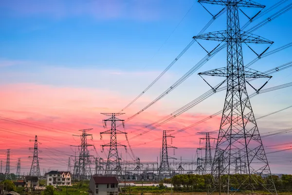 Electricity pylon at dusk — Stock Photo, Image