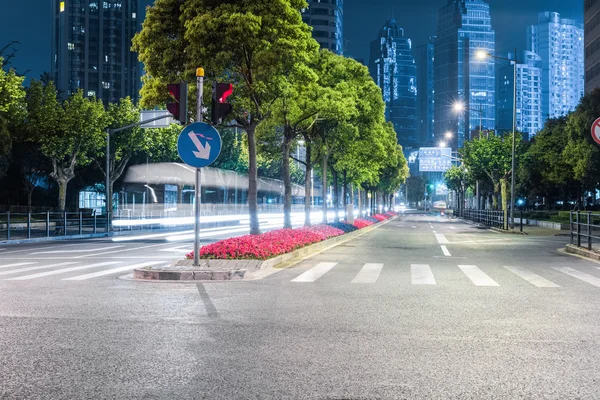 Calles de la ciudad por la noche — Foto de Stock