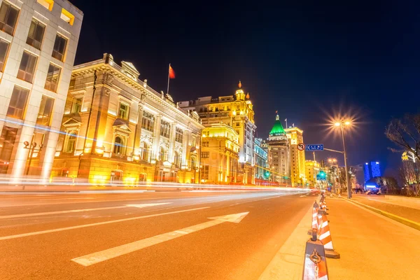 Licht paden op de straat in shanghai de bund — Stockfoto