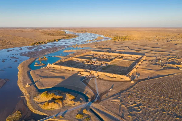 Luchtfoto Van Ruïnes Van Zwart Water Oude Stad Bij Zonsondergang — Stockfoto