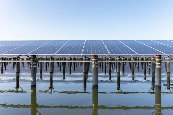Solar Power Fishpond Solar Panels Blue Sky New Energy Solar — Stock Photo, Image