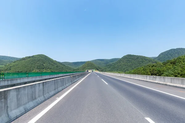 Camino Que Conduce Túnel Fondo Carretera —  Fotos de Stock
