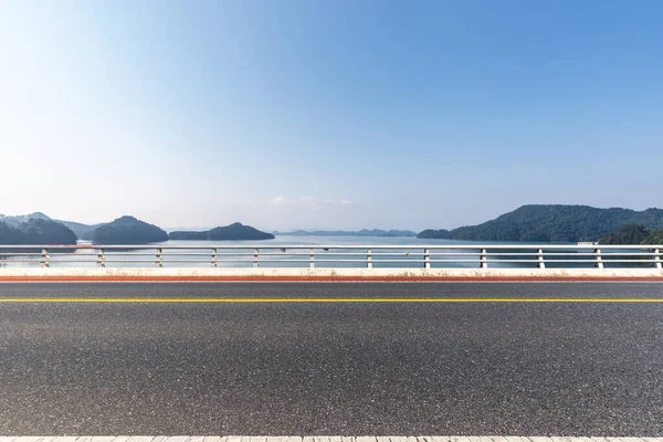 Göl Kenarındaki Yol Binlerce Ada Gölü Manzarası Hangzhou Çin — Stok fotoğraf