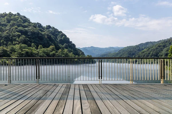 Fresh Nature Scene Fog River Green Valley Wooden Floor Railings — Stock Fotó