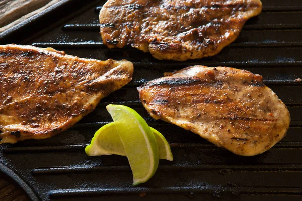 Healthy Thin Grilled Chicken Breasts Lime Marinade Cast Iron Grilling — Stock Photo, Image