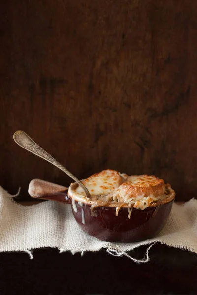 Tarde Rústica Crock Sopa Cebolla Francesa —  Fotos de Stock
