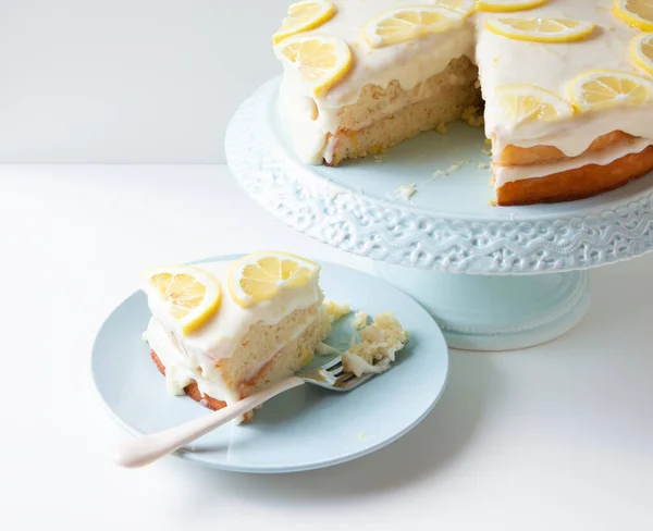 漂亮装饰的柠檬柠檬汁蛋糕 — 图库照片