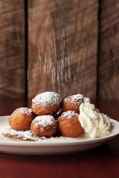 Beignet Donut Agujeros Con Azúcar Polvo Crema Batida — Foto de Stock
