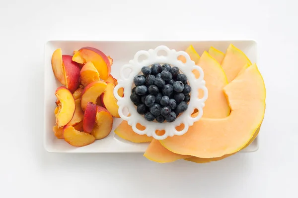 Fruit Platter Tray Peaches Blueberries Cantaloupe — 图库照片