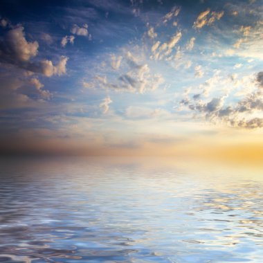 Deniz ve gökyüzü manzara