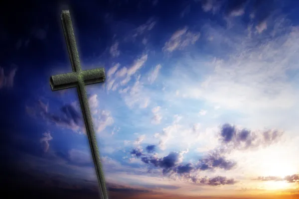 Kruis tegen de hemel — Stockfoto