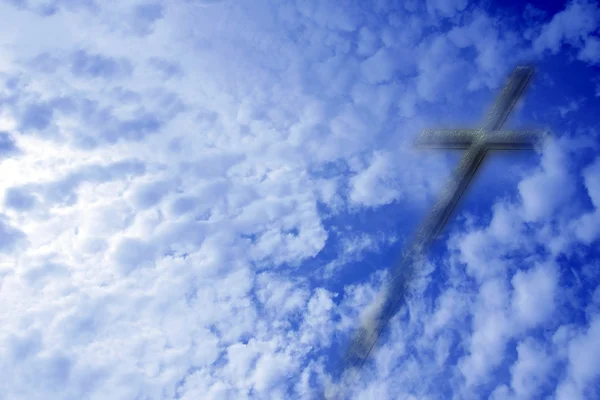 Cruze contra o céu — Fotografia de Stock