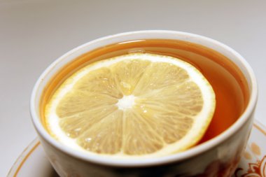 Limonlu çaya