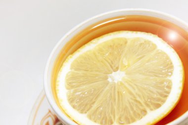 Limonlu çaya