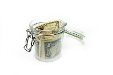 bir cam kap içinde dolar