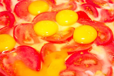 sahanda yumurta ve domates