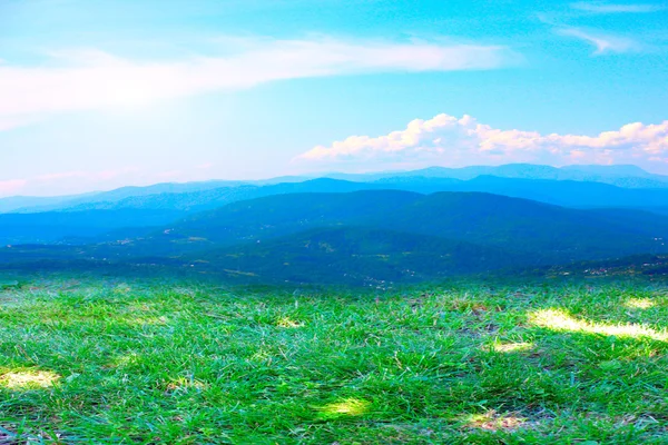 Çayır ve dağ — Stok fotoğraf