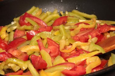 Domates ve biber adettir