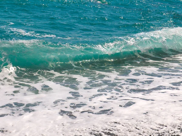 Klare Wellen Von Meerwasser Der Küste — Stockfoto