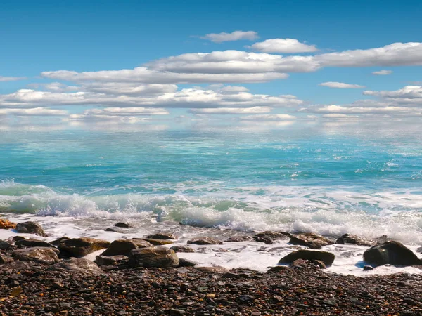 Beautiful Sea Pebble Beach Sunny Cloudy Sky — Stock Photo, Image
