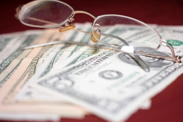 Glasses and dollars — Stock Photo, Image