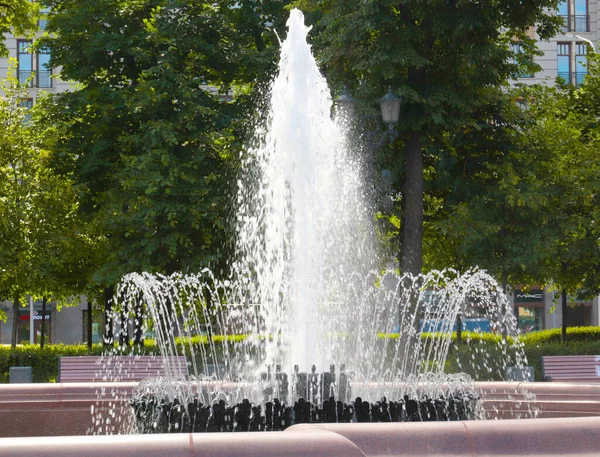 Schöner Stadtbrunnen Auf Dem Puschkin Platz Moskau Russland — Stockfoto