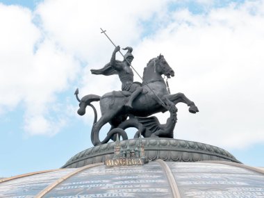 Moskova Rusya 'nın merkez meydanında muzaffer George' un güzel ve görkemli heykeli