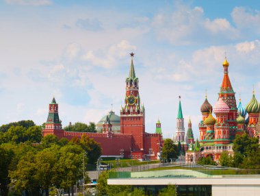 Moskova Kremlin ve Vasilyevski 'nin güzel kubbeleri Rusya' dan geliyor.