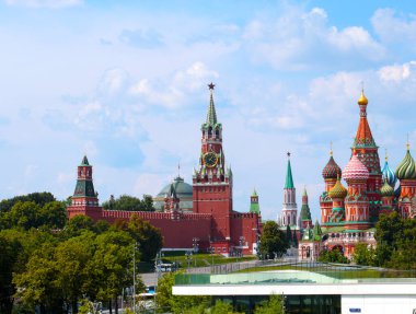 Moskova Kremlin ve Vasilyevski 'nin güzel kubbeleri Rusya' dan geliyor.