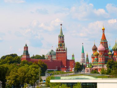 Moskova Kremlin ve Vasilyevski 'nin güzel kubbeleri Rusya' dan geliyor.