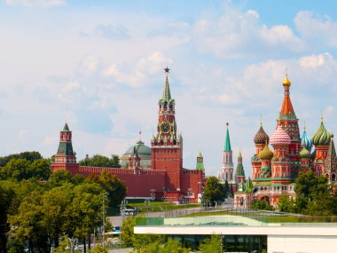 Moskova Kremlin ve Vasilyevski 'nin güzel kubbeleri Rusya' dan geliyor.