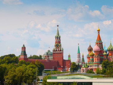 Moskova Kremlin ve Vasilyevski 'nin güzel kubbeleri Rusya' dan geliyor.