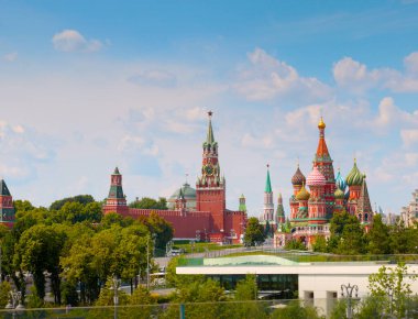 Moskova Kremlin ve Vasilyevski 'nin güzel kubbeleri Rusya' dan geliyor.